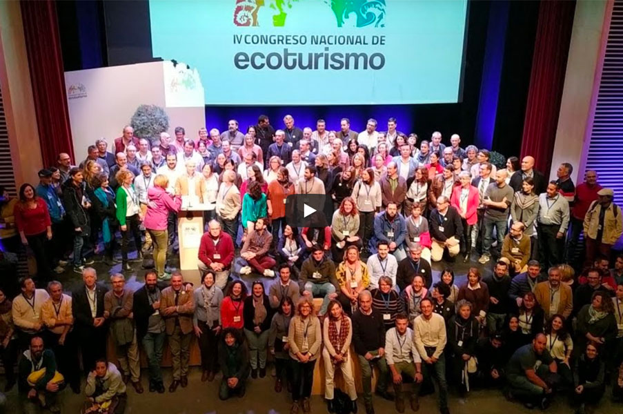 Imagen grupo reunido para foto en el cuarto congreso nacional de ecoturismo 2019